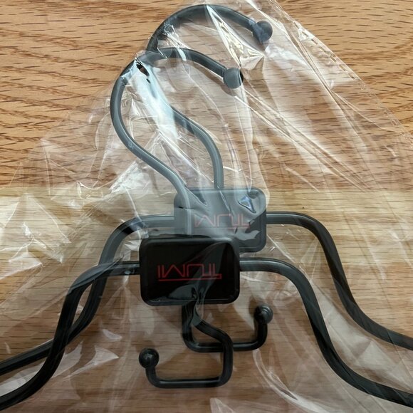 TUMI Hangers, Set of 2 - Picture 3 of 5